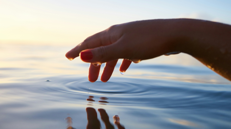 El poder del agua en tu rutina de cuidado facial